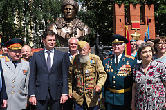 «Человек с большой буквы». В Москве открыли памятник Ивану Панфилову